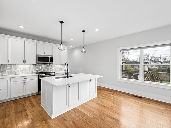 3rd image of 1904 Scott Ave