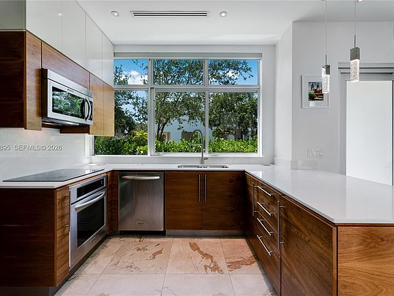 2nd image of 548 Fernwood Rd #548