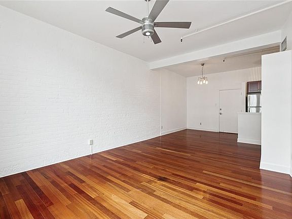4th image of 1111 S Peters St APT 217