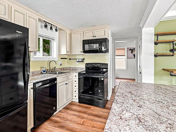 3rd image of 4 Cocheco Avenue