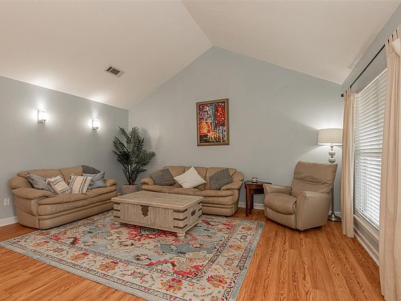 3rd image of 7808 Woodpointe Dr