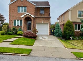 1322 145th Pl, Whitestone, NY 11357