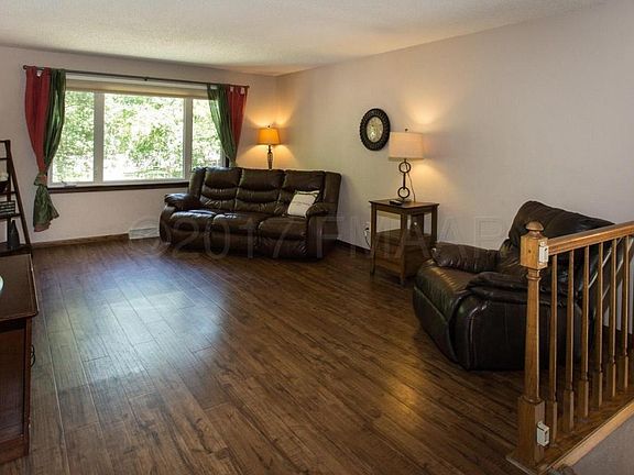 4th image of 814 10th Ave E