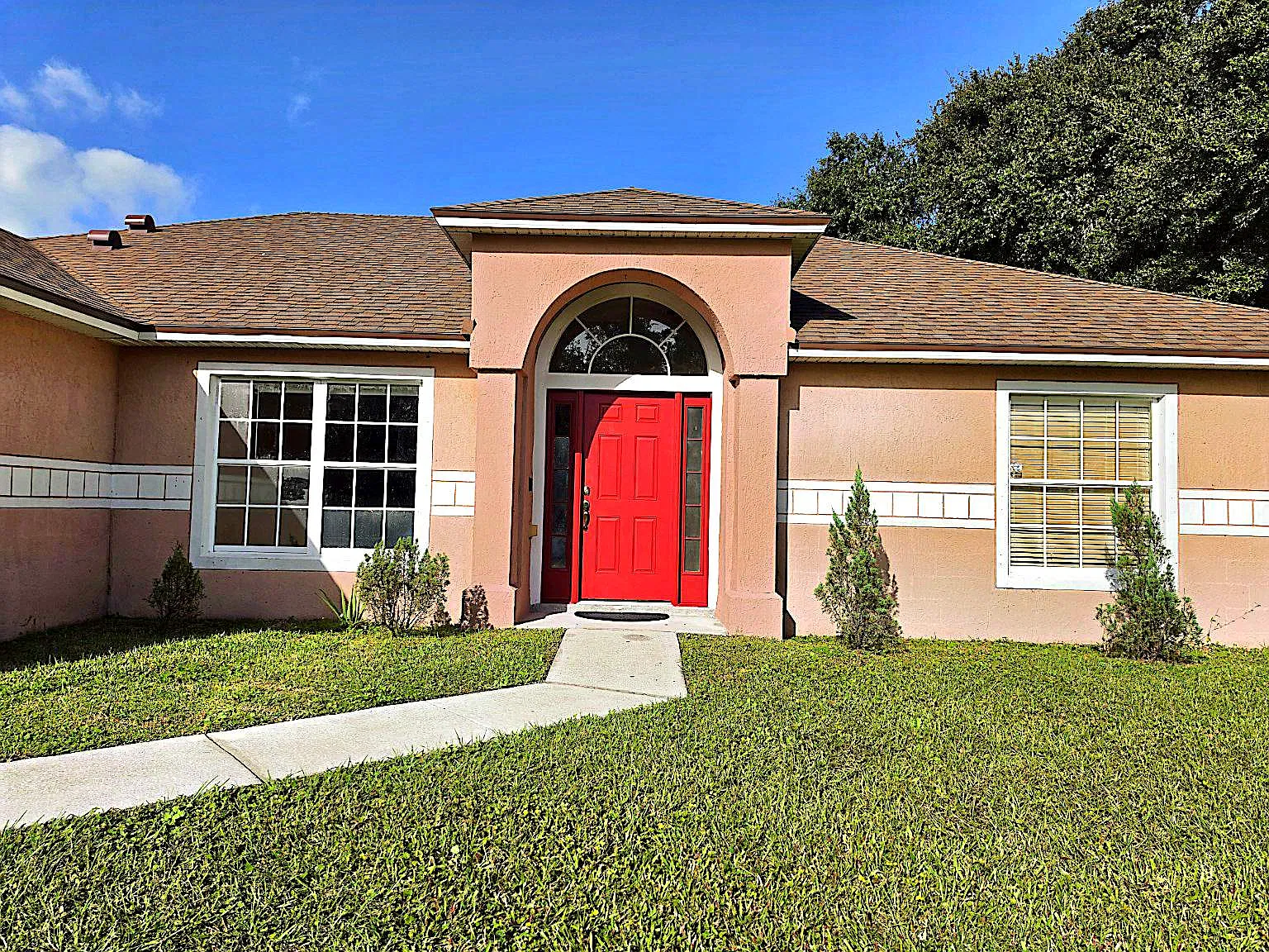 4 bed, 1936 sqft, $2,300 — Photo 1