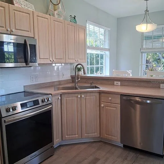 216 Berry St — Photo 22
