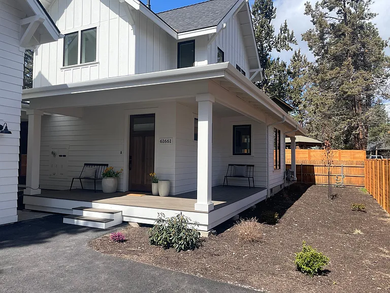 61662 SW Woodriver Dr — Photo 2