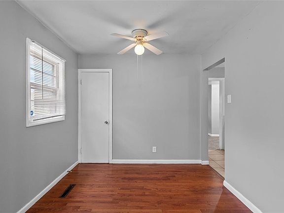 5th image of 1730 Mark Twain Dr