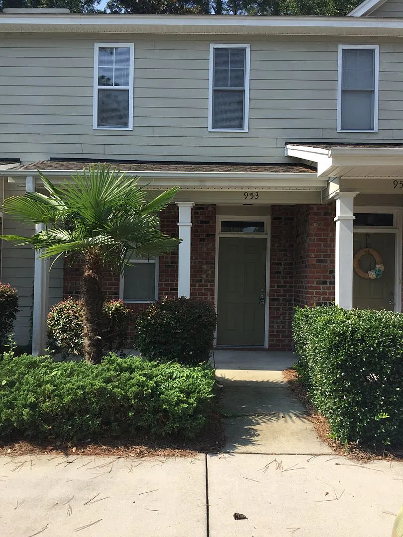 Introducing our charming two-story townhouse located in the heart of Wilmington, NC. — Photo 1