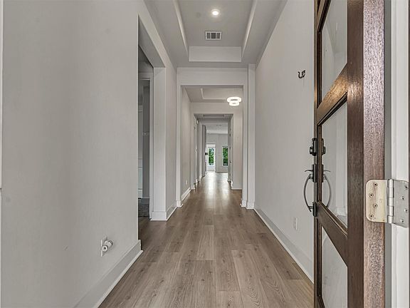 3rd image of 225 Belford St