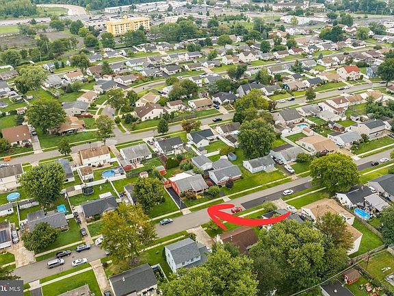 2nd image of 3749 Kingston Way