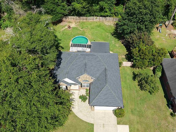 3rd image of 110 Quinelle Dr