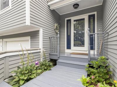 5390 Post Rd APT 4, Warwick, RI, 02818