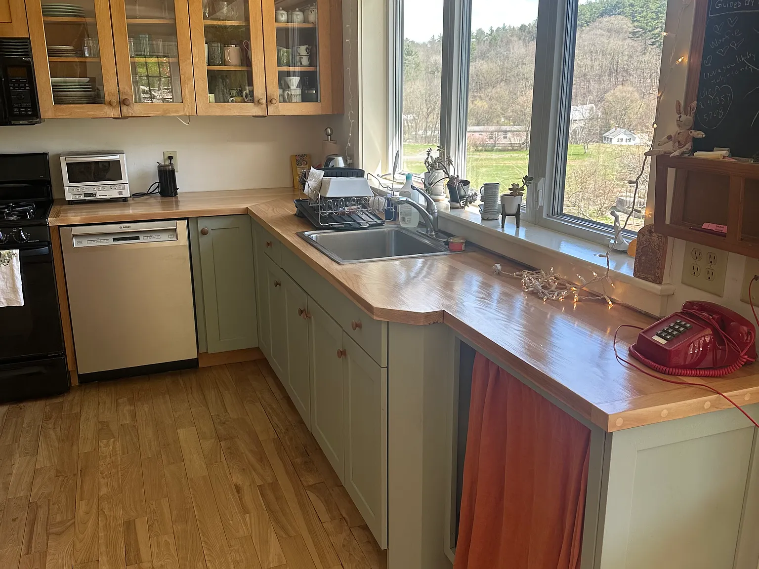 3 bed, 1.5 bath, 11000 sqft, $2,800 — Photo 1