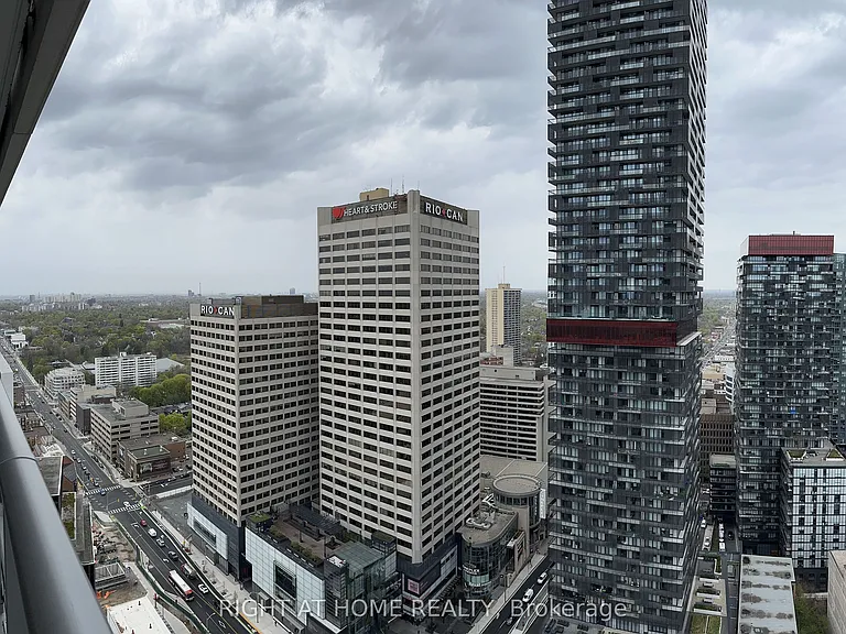 2221 Yonge St #3102 — Photo 23
