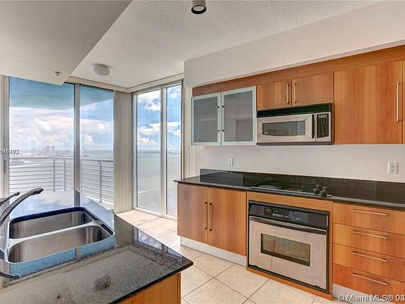 3rd image of 325 Biscayne Blvd #2723