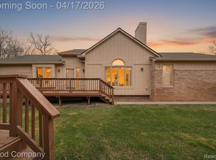 21650 River Ridge Trl, Farmington, MI 48335