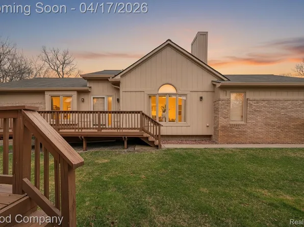 21650 River Ridge Trl, Farmington, MI 48335