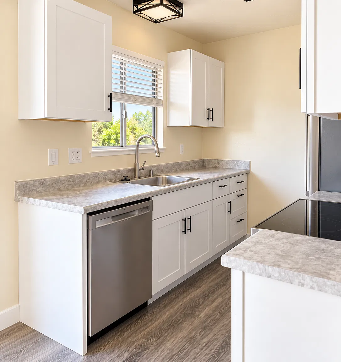 1002 Railroad Avenue - 6 — Photo 3