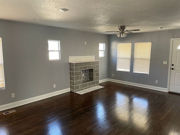 3rd image of 7218 Agnes Ave