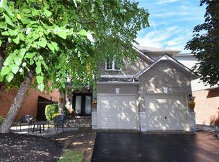 35 Eringate Dr, Hamilton, ON L8J 3Y4