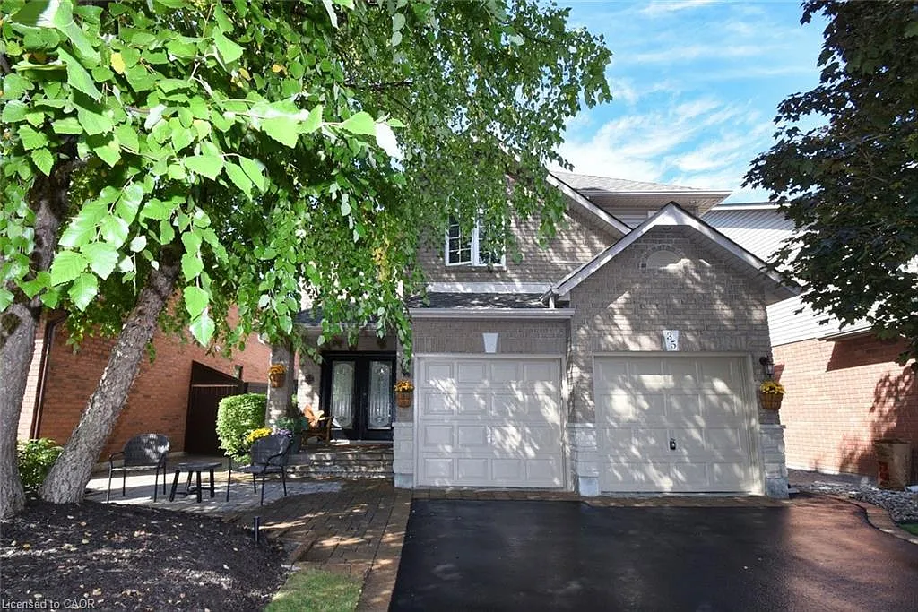 35 Eringate Dr photo 1