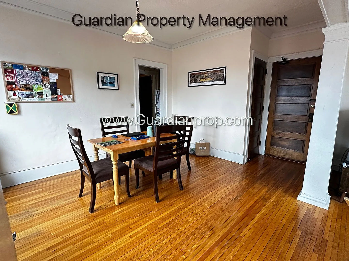 3rd Floor Corner Unit, SE Sun, Lakes Uptown Apartment, Blocks from Both Lakes, Hardwood Floors, O... — Photo 4