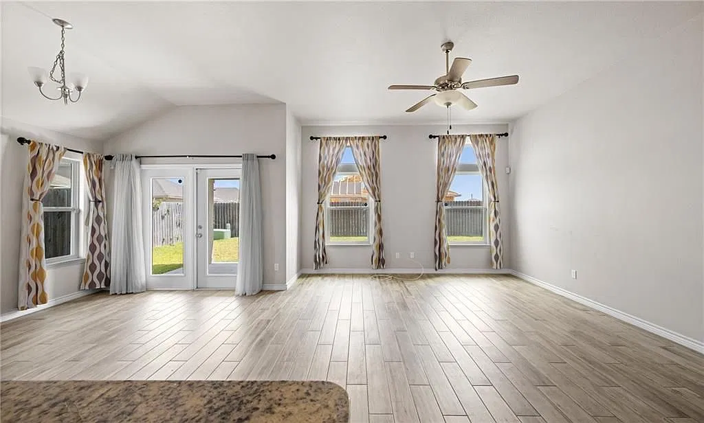 3 bed, 2.0 bath, 1788 sqft, $2,300 — Photo 2