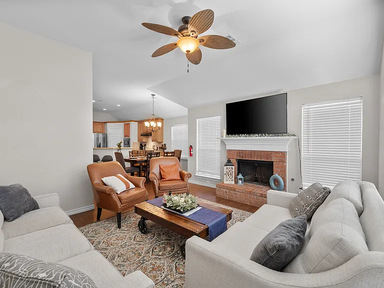 11350 Balcones Dr — Photo 37