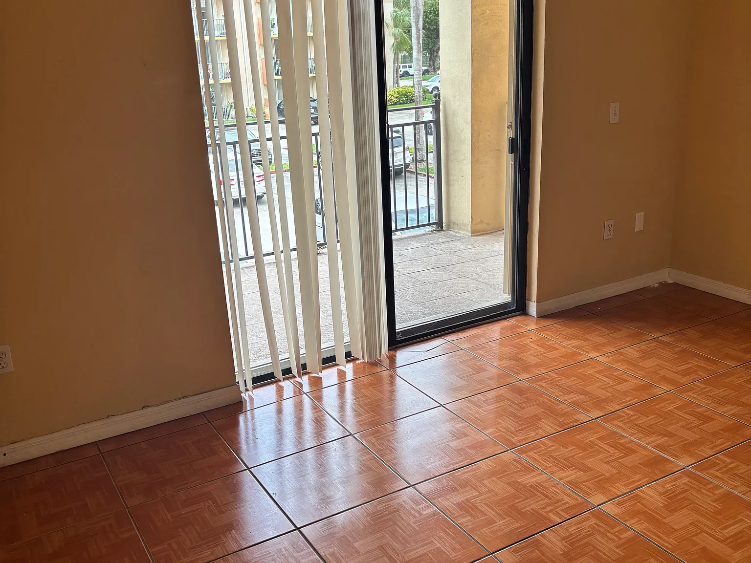 3 bed, 1305 sqft, $2,750 — Photo 3
