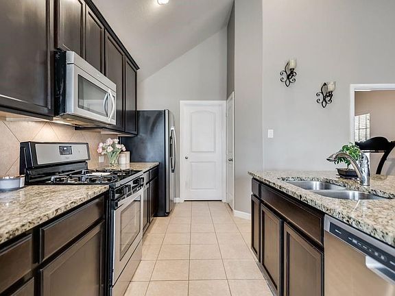 4th image of 1709 Nightingale Dr