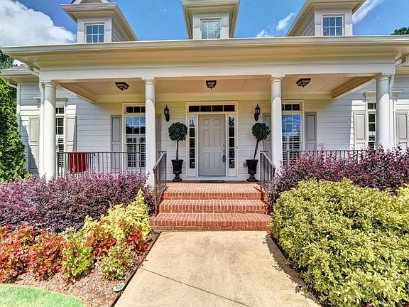 3rd image of 200 Gordon Cir