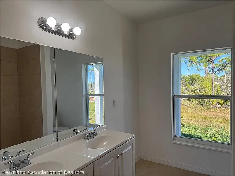 1408 Bittersweet St — Photo 11