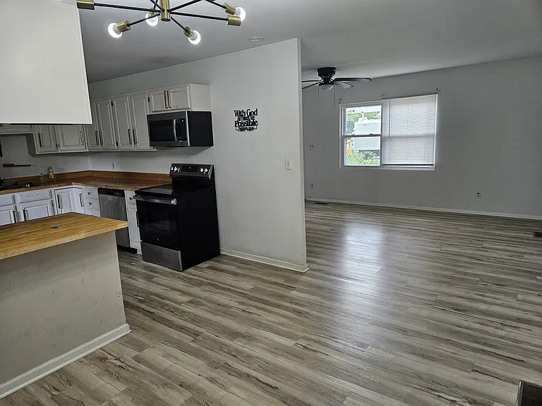2804 Lawndale Dr — Photo 11