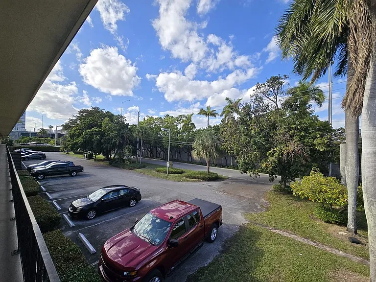 2800 NE 203rd St #24 — Photo 43