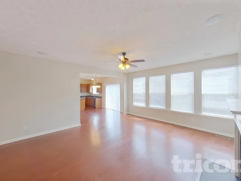 6429 Sunnywood Dr — Photo 2
