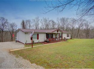 8713 McLane Pike, Liberty, WV 25124