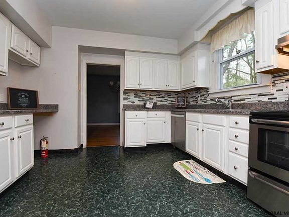 5th image of 872 Saint Davids Ln