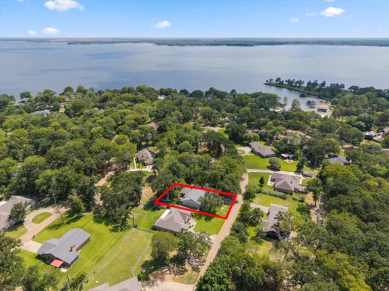 Lakefront property with direct water access