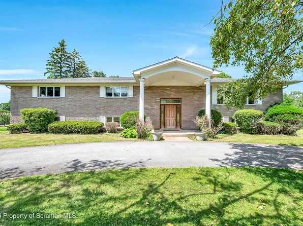 1218 Country Club Rd, Clarks Summit, PA 18411
