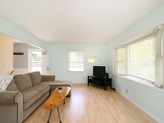 4th image of 1246 Clovercrest Ave NW