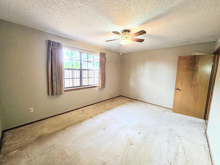 210 Carl Dr #B6 — Photo 14