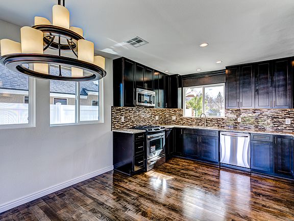 5th image of 23019 Blythe St