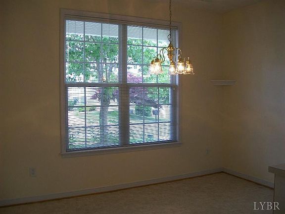 5th image of 108 Thornfield Dr