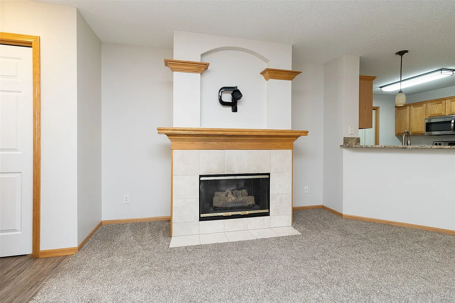 2 bed, 1.5 bath, 1279 sqft, $1,800 — Photo 4