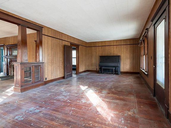 4th image of 1250 E Park St