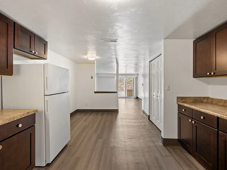 Landmark Apartments — Photo 6