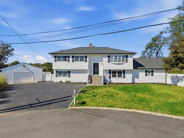 10 Gale Court, Patchogue, NY 11772