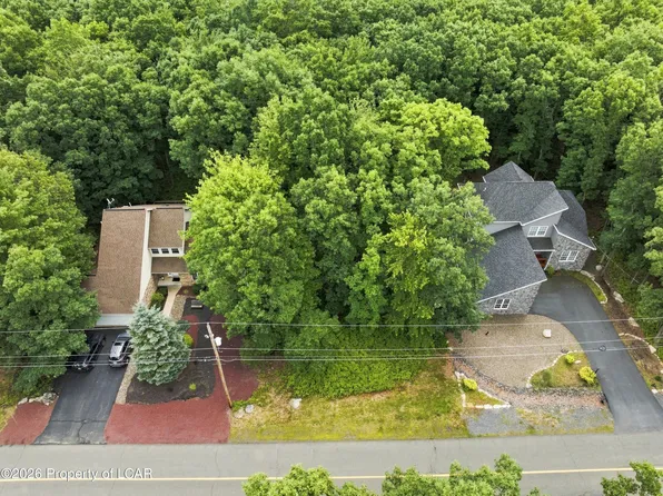 15 Southern Hills Ct, Hazleton, PA 18202