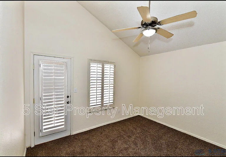 6372 Franklin Ridge Dr — Photo 35