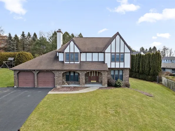 1106 Emerald Ln, Endicott, NY 13760